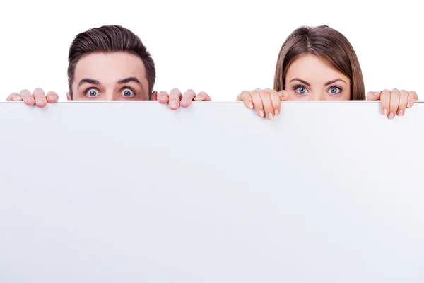 Couple hiding behind copy space — Stock Photo, Image