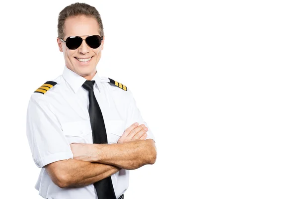 Piloto masculino confiante em uniforme — Fotografia de Stock
