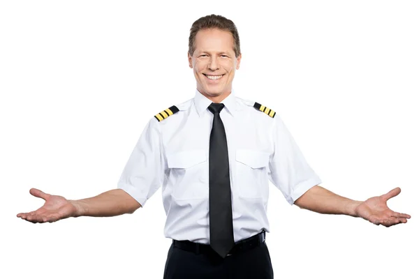 Happy manlig pilot i uniform — Stockfoto