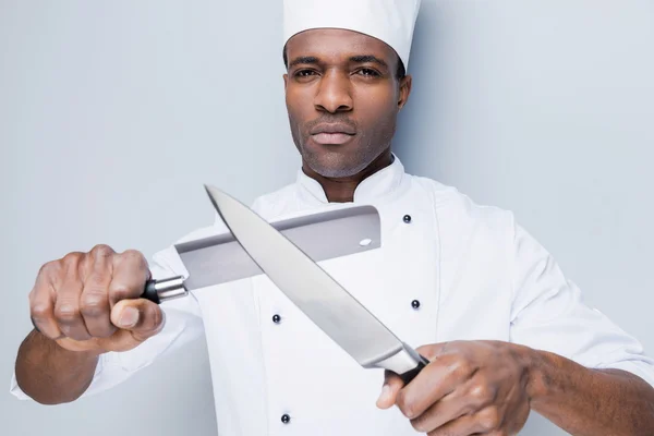 African chef holding knifes — Stock Photo, Image