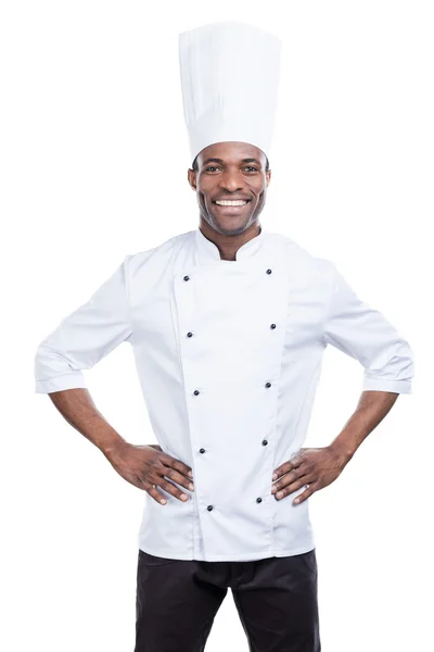 Afrikanska kocken i vit uniform — Stockfoto