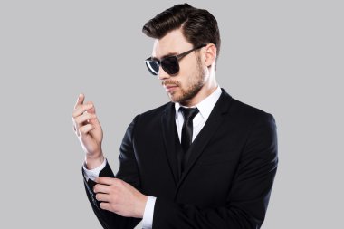 Erkekte formal giyim kol ayarlama