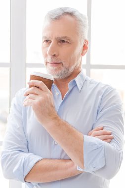 Düşünceli gri saç komuta sizde