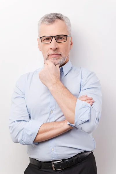 Säker senior mannen i formalwear — Stockfoto