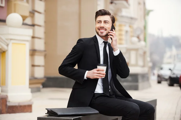 Confident young businessman in formalwear — Stock Photo, Image