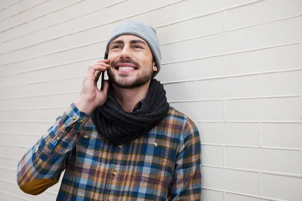 Handsome man talking on mobile phone — Stock Photo, Image