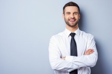 Genç işadamı geçti silah tutmak