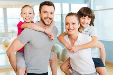 Spor Kulübü birlikte mutlu aile