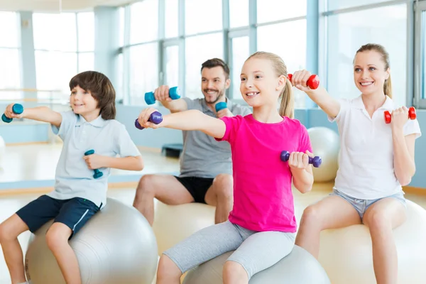 Happy sporty family exercising — Stock Photo, Image