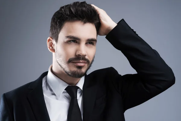 Confident young man in formalwear — Stock Photo, Image