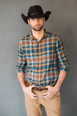 Kovboy şapkalı adam