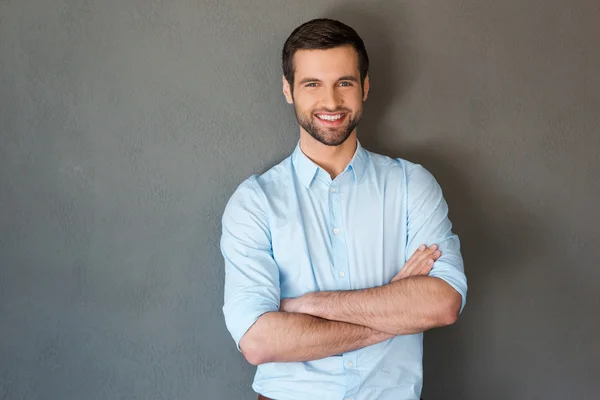 Man in shirt keeping arms crossed — Stock Photo, Image