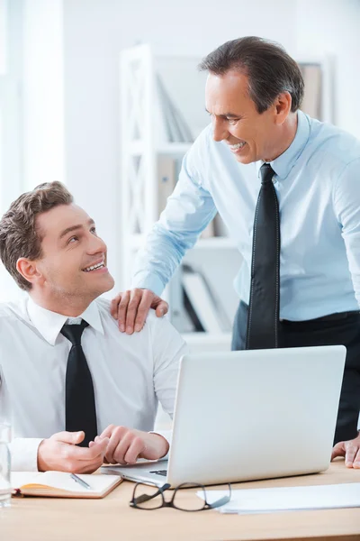 Cheerful businessman and his chief — Stock Photo, Image