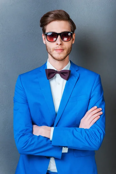 Man in eyewear keeping arms crossed — Stock Photo, Image