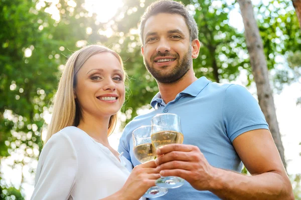 Loving couple holding glasses with wine — Stock Photo, Image