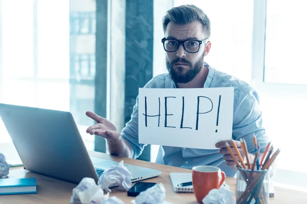 Frustrated  man holding piece of paper — Stock Photo, Image