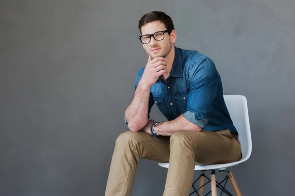 Joven reflexivo — Foto de Stock