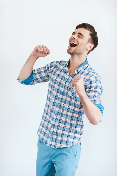 Jovem alegre na camisa — Fotografia de Stock