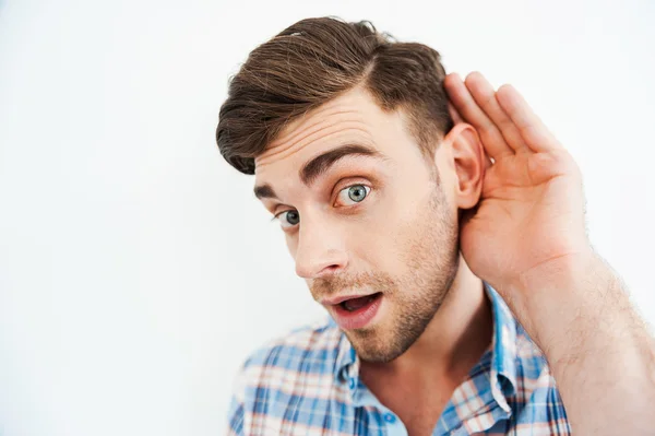 Man holding hand behind ear — Stock Photo, Image
