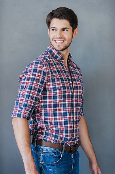 Young man looking over shoulder — Stock fotografie