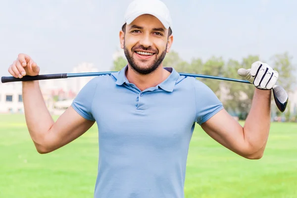 Man carrying golf club on shoulders — Stok fotoğraf