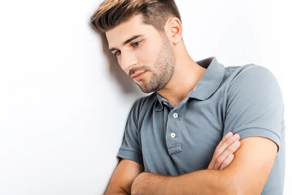 Thoughtful  man keeping arms crossed — Stock Photo, Image