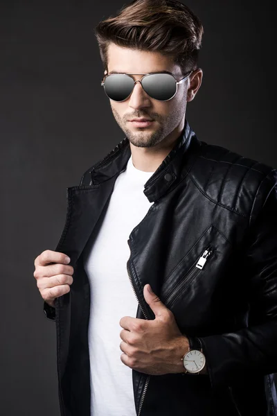 Man adjusting his leather jacket — Stock Photo, Image