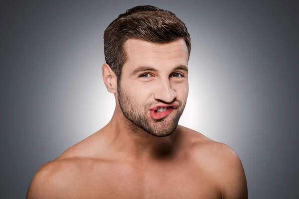 Shirtless man grimacing — Stock Photo, Image