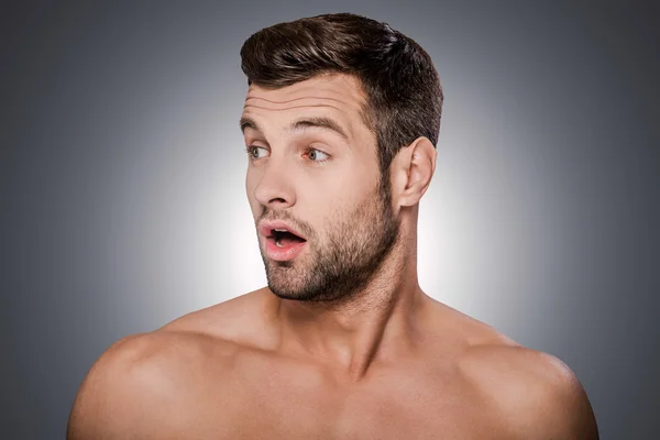 Shocked young shirtless man — Stockfoto