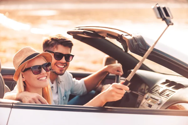 Couple using monopod while making selfie — Stock Photo, Image