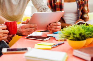 insanlar işyerlerine çalışma