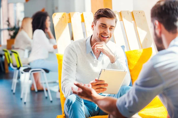 Man holding tablet and discuss something with man — Stock Photo, Image