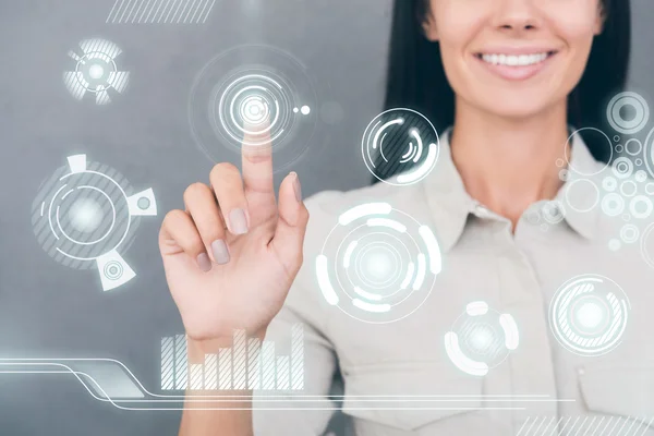 Mujer tocando pantalla transparente —  Fotos de Stock