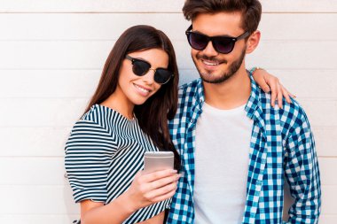 cep telefonu sevgilisi için gösterilen kadın