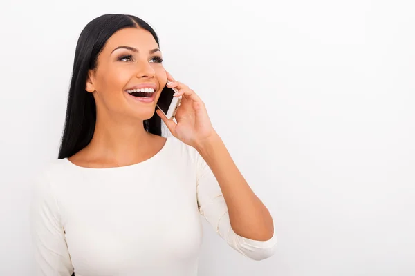 Frau telefoniert mit dem Handy — Stockfoto