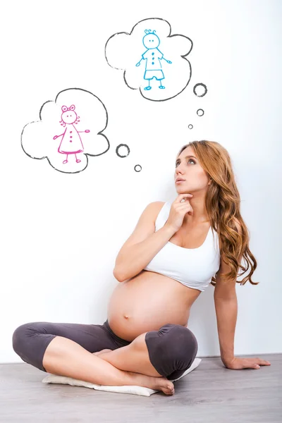 Mujer embarazada reflexiva — Foto de Stock