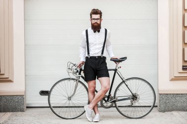 Bisiklet ile yakışıklı Hipster