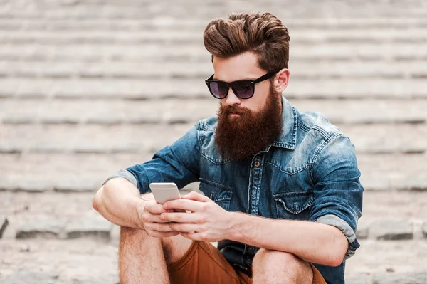 Bearded man with mobile phone — Stock Photo, Image
