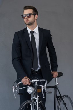 genç yakışıklı işadamı