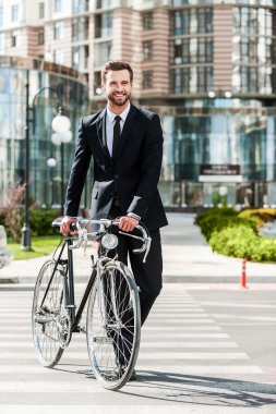 genç yakışıklı işadamı