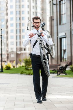 genç yakışıklı işadamı