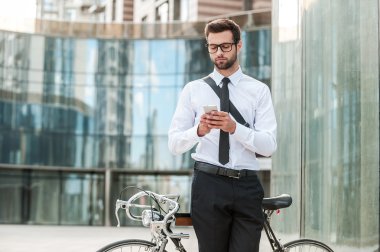 genç yakışıklı işadamı