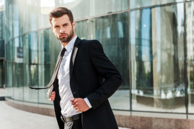 genç yakışıklı işadamı
