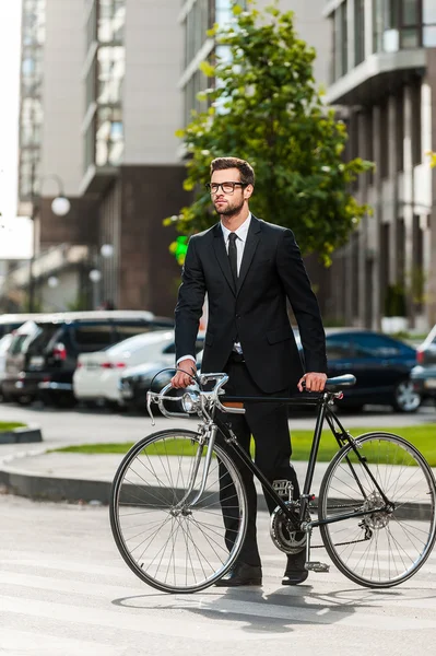 genç yakışıklı işadamı