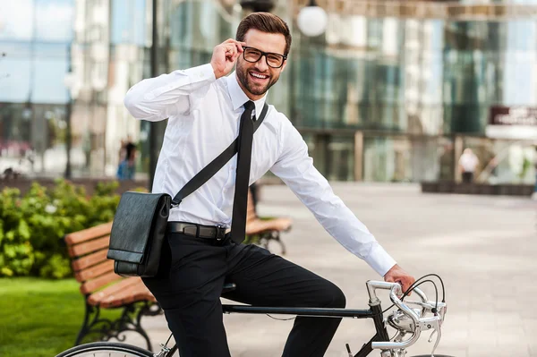 genç yakışıklı işadamı