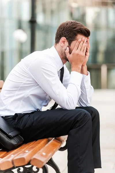 Young handsome businessman — Stock Photo, Image