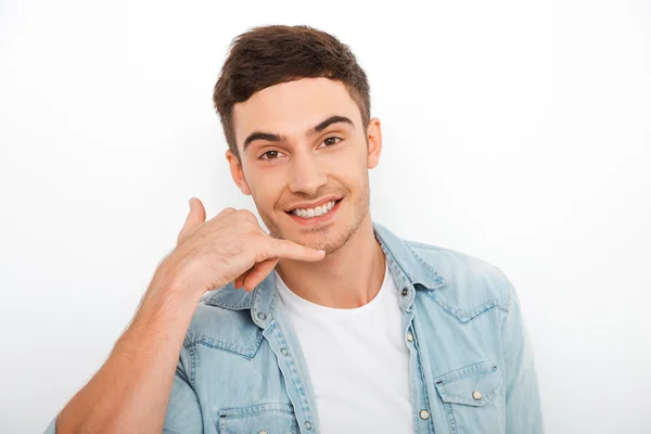 Homem gesticulando chamar-me sinal — Fotografia de Stock