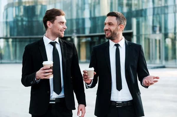 Colegas e amigos empresários — Fotografia de Stock