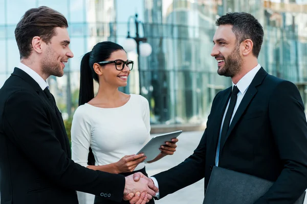 Kendine güvenen iş adamları