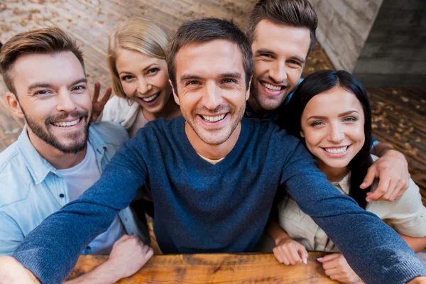 Young people making selfie — Stock Photo, Image